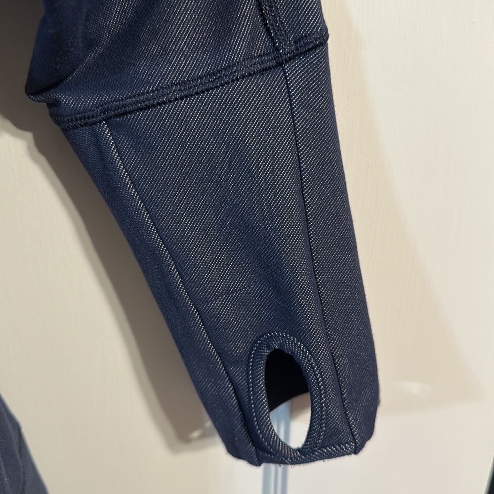 Lululemon Hooded Zippered Blue Denim Look Workout Jacket With Thumb Holes Size 6 - Picture 10 of 17